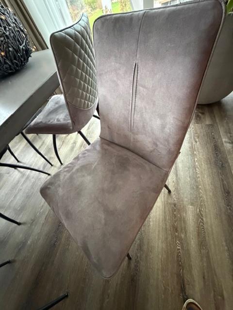 Eetkamertafel met 6 stoelen