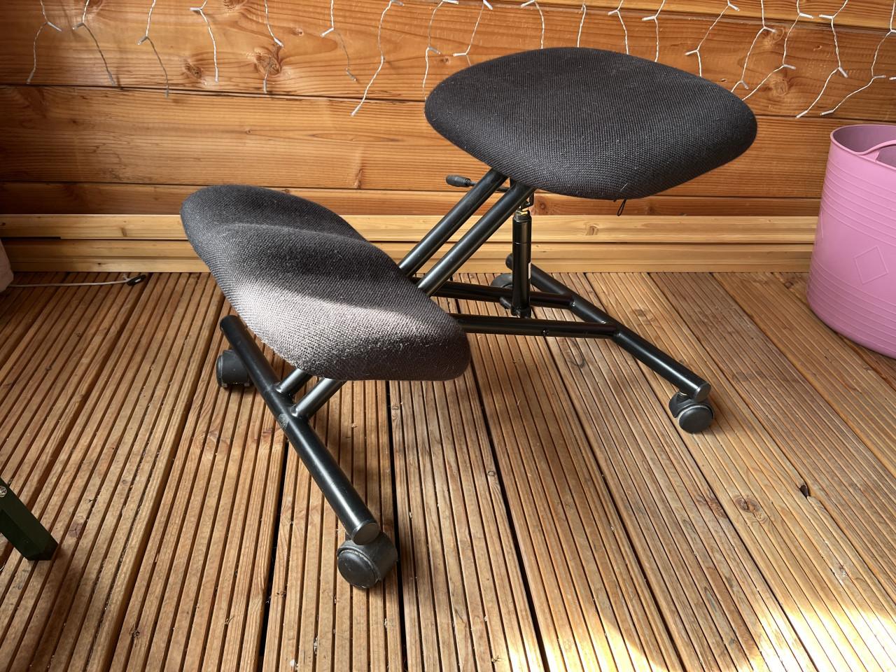 Verstelbare kniestoel met wieltjes