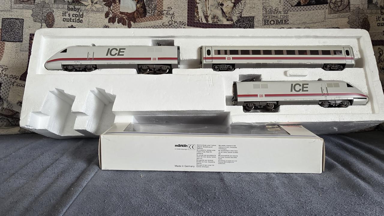 Märklin ICE met extra wagon