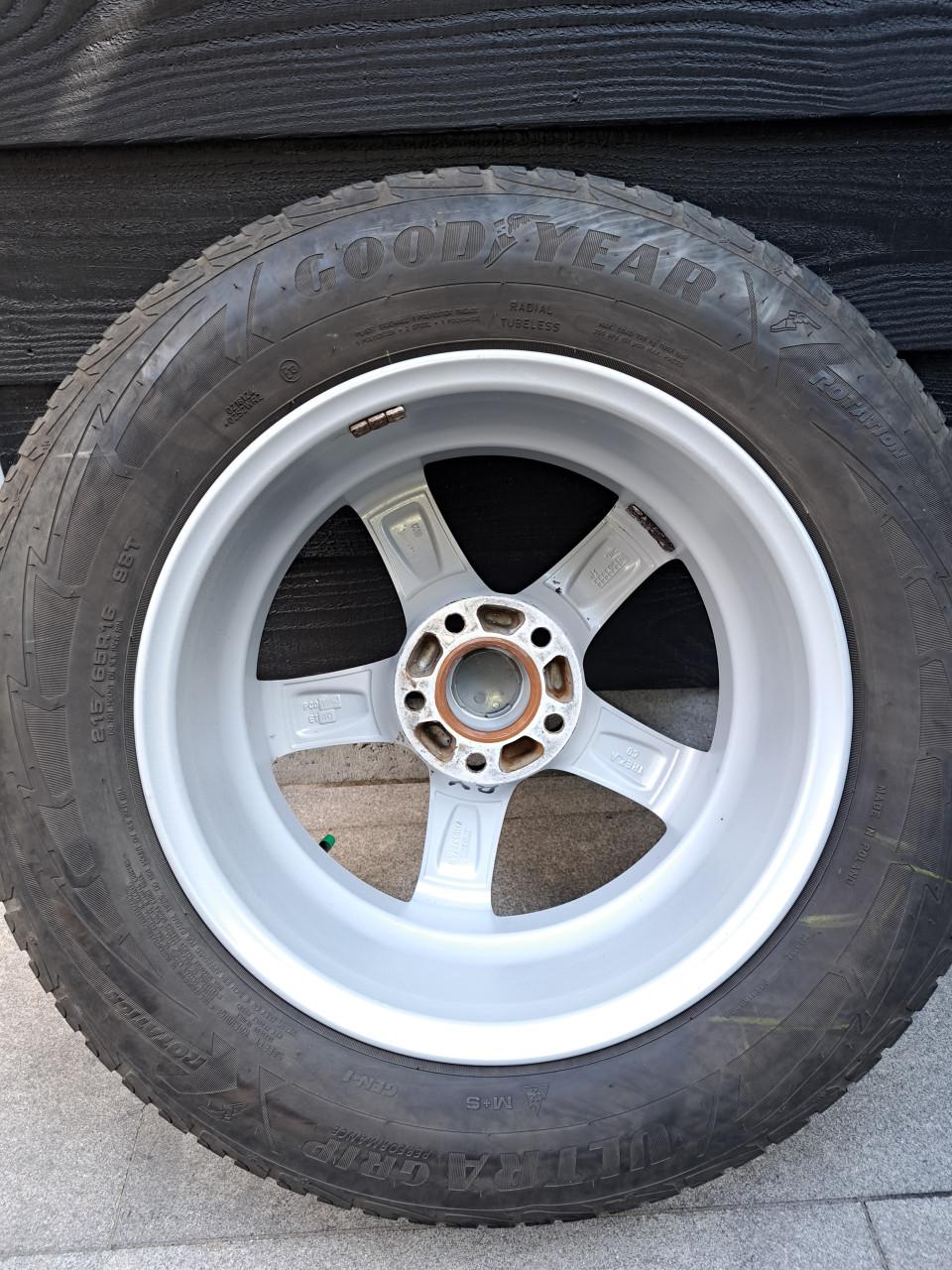 Winterbanden 215-65-16 voor nissan