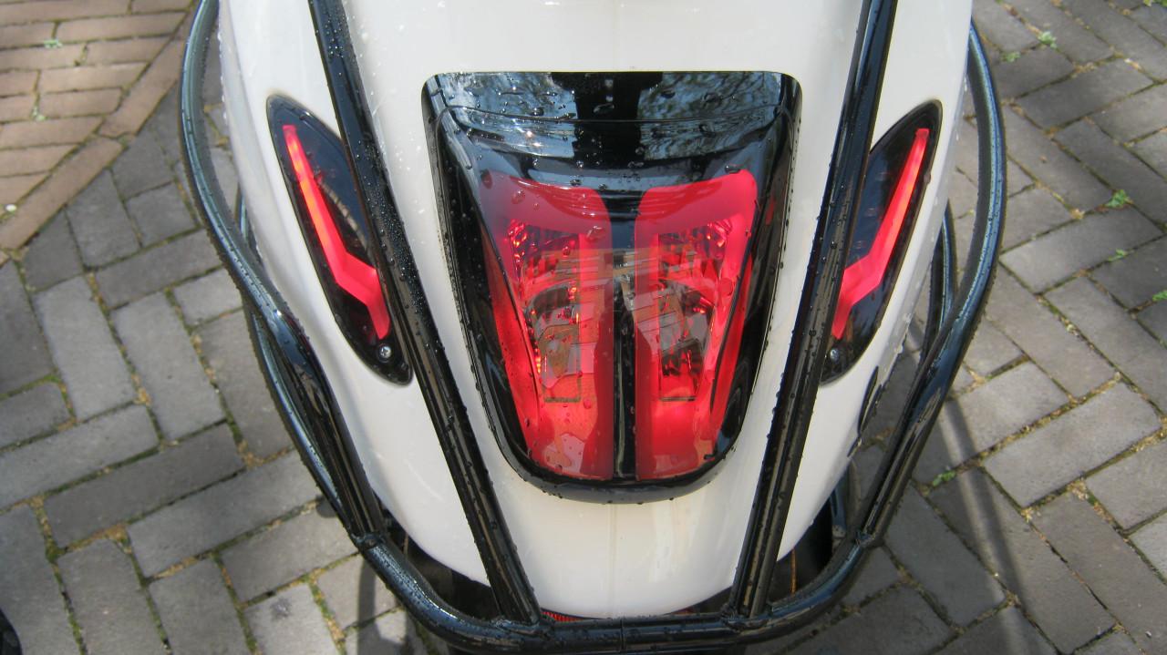 TE KOOP VESPA SPRINT IGET UIT NOVEMBER 2021  VOOR 2950 EURO