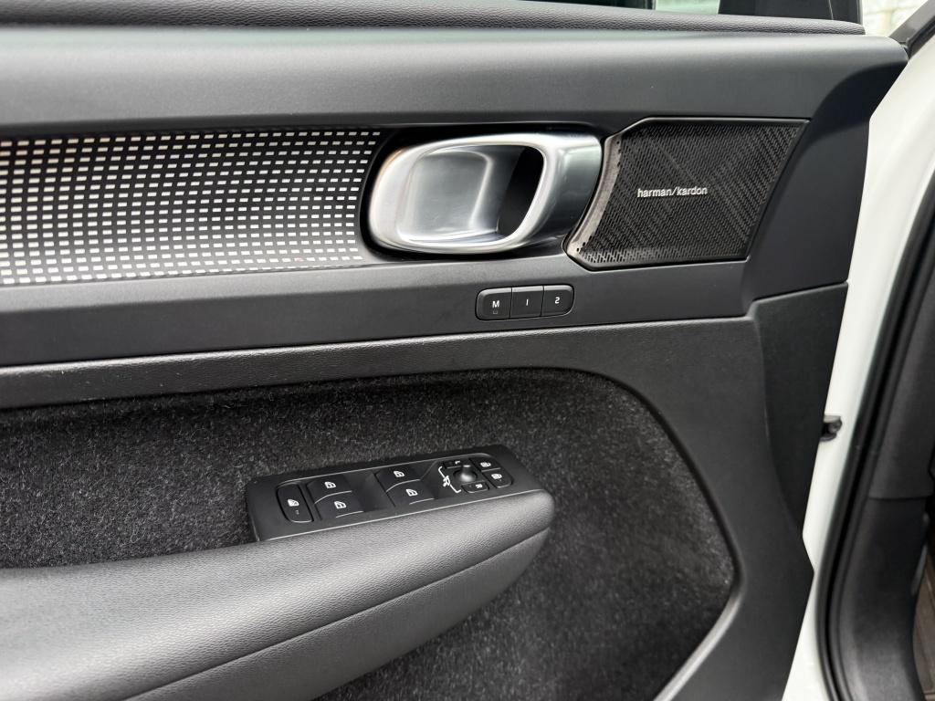 Volvo XC40 t5 262pk recharge r-design| full options! 20''lm