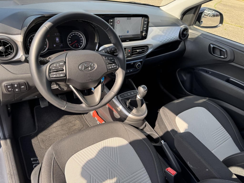 Hyundai I 10 1.0 premium | navigatie | camera | cruise & climate control | 