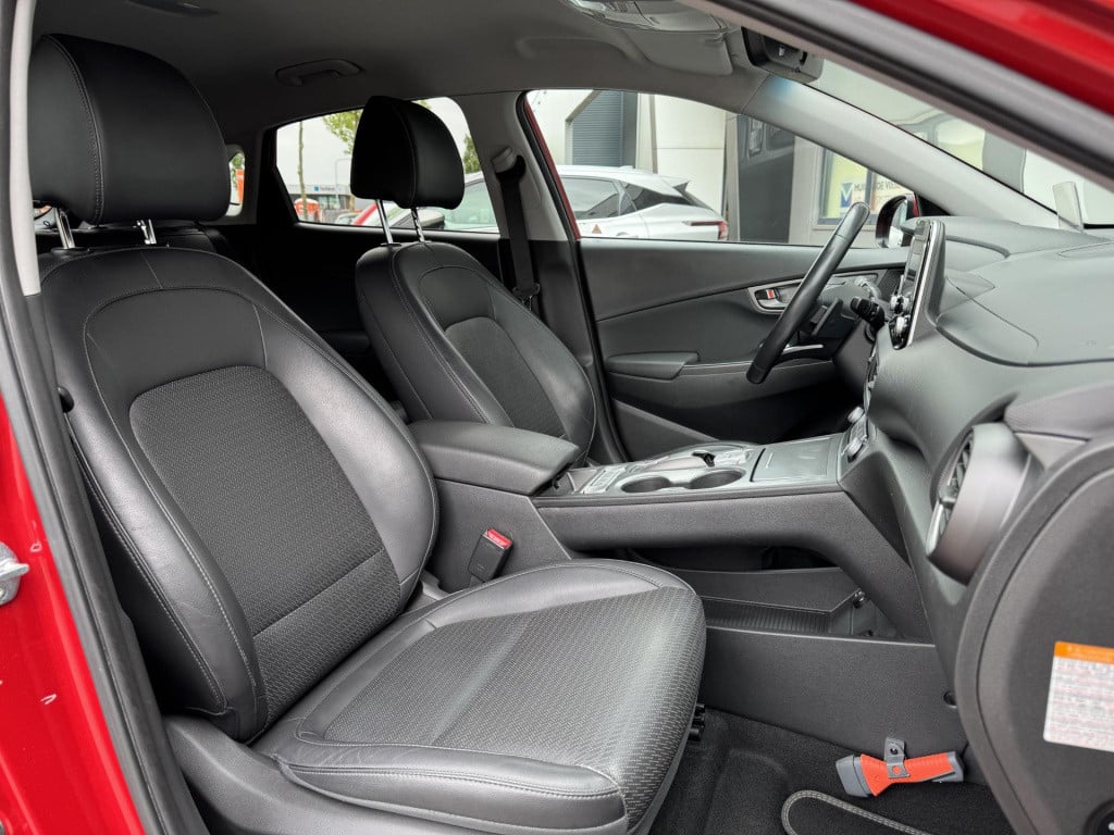 Hyundai Kona ev premium 64 kwh 3-fase lader | navigatie | stoelventilatie +