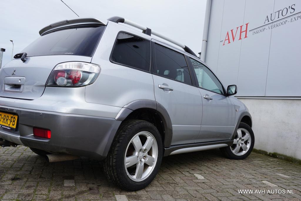 Mitsubishi Outlander 2.4 intense 4wd automaat