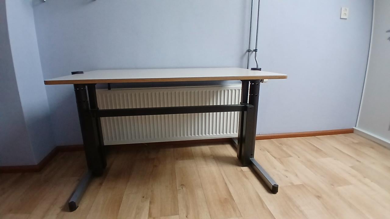 Bureau buro ruim en handig verstelbaar voor de naaimachine of knutselen