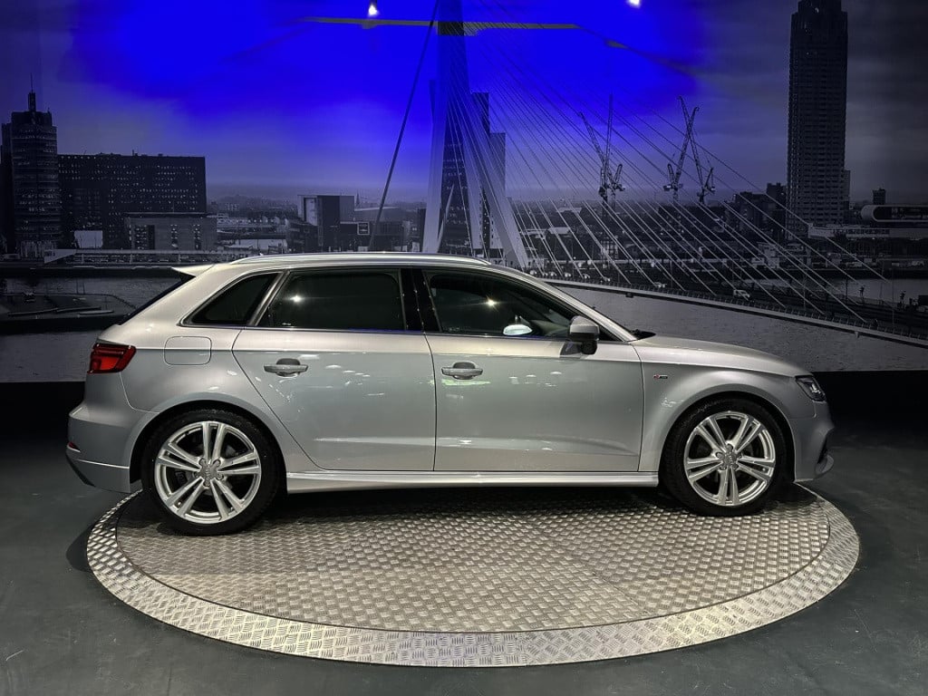 Audi A3 sportback 1.5 tfsi cod sport s line edition *origineel nl*