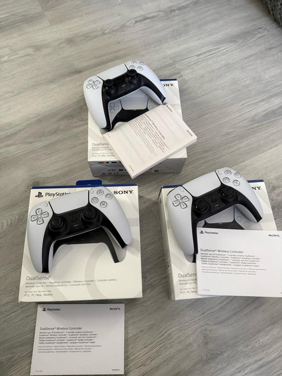 3x Zo goed als nieuwe PlayStation 5 DualSense controllers