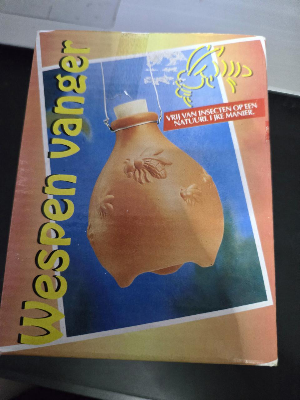 Wespenvanger van terracotta, Nieuw