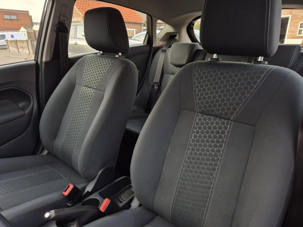 Ford Fiesta 1.25 titanium / dealeronderhouden / voorruitverwarming / stoelv