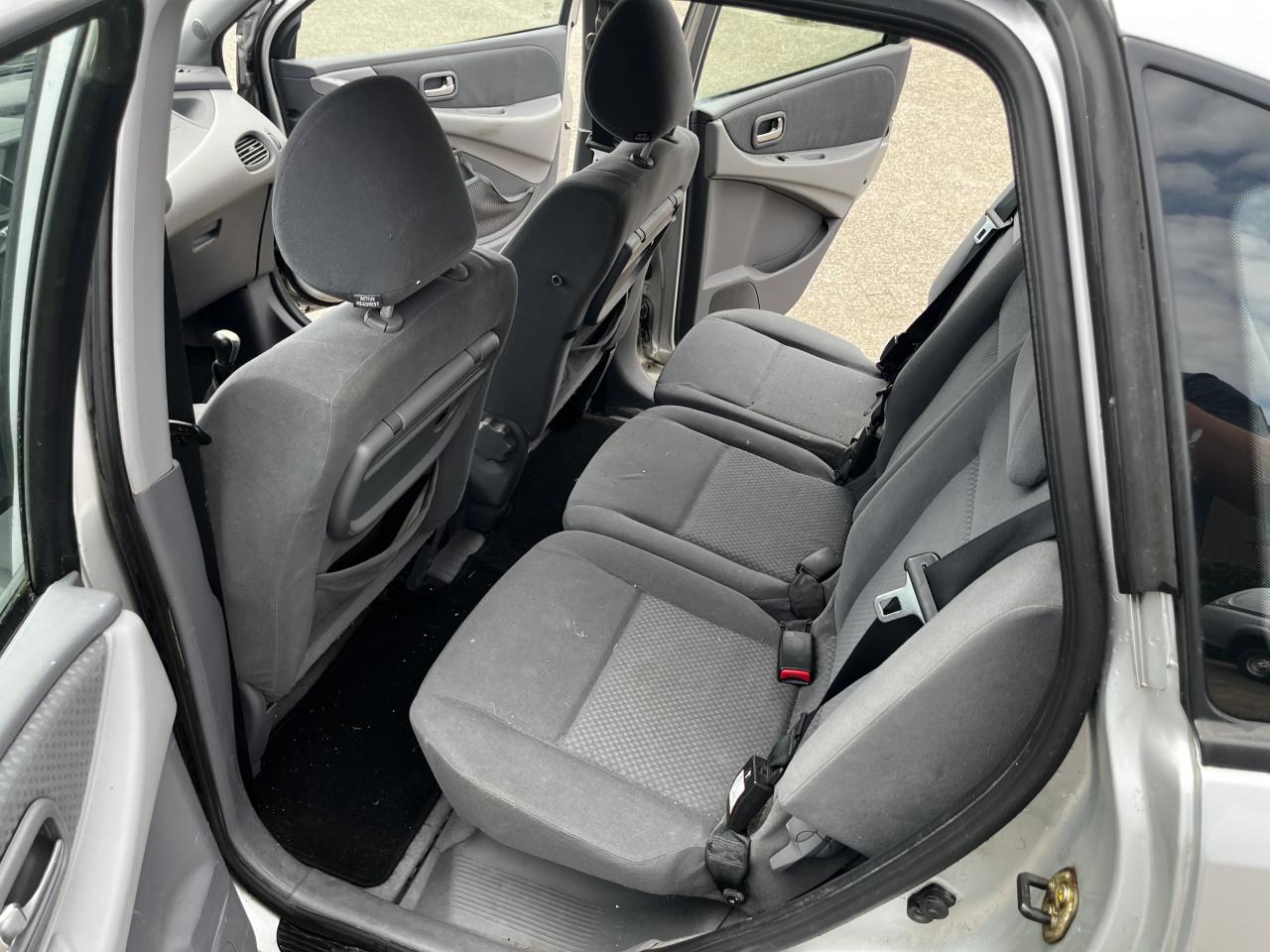 Nissan Almera Tino