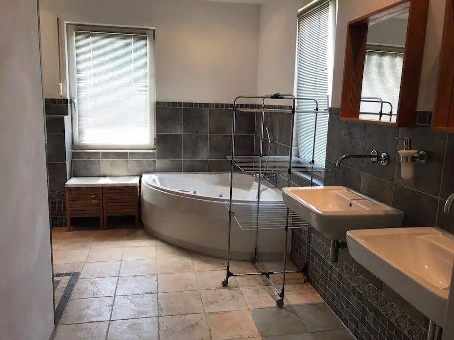 RUIME KAMER TE HUUR (20m²) IN MODERNE WONING GOES ZUID