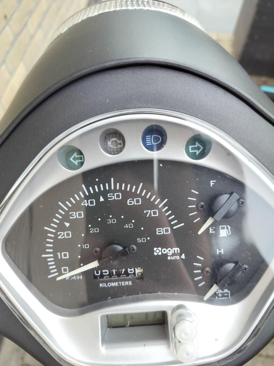 Matzwarte scooter AGM VX50