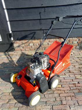 Wolf Garten verticuteeemachine.
