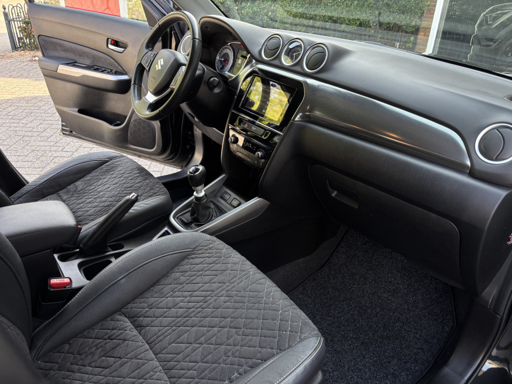 Suzuki Vitara 1.4 boosterjet style smart hybrid/trekhaak/all-seasonbanden