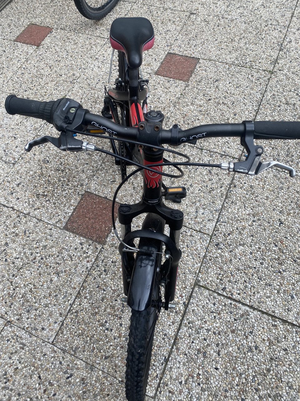 Jongens fiets zwart/rood 5tot 7 jaar. 7 versnellingen