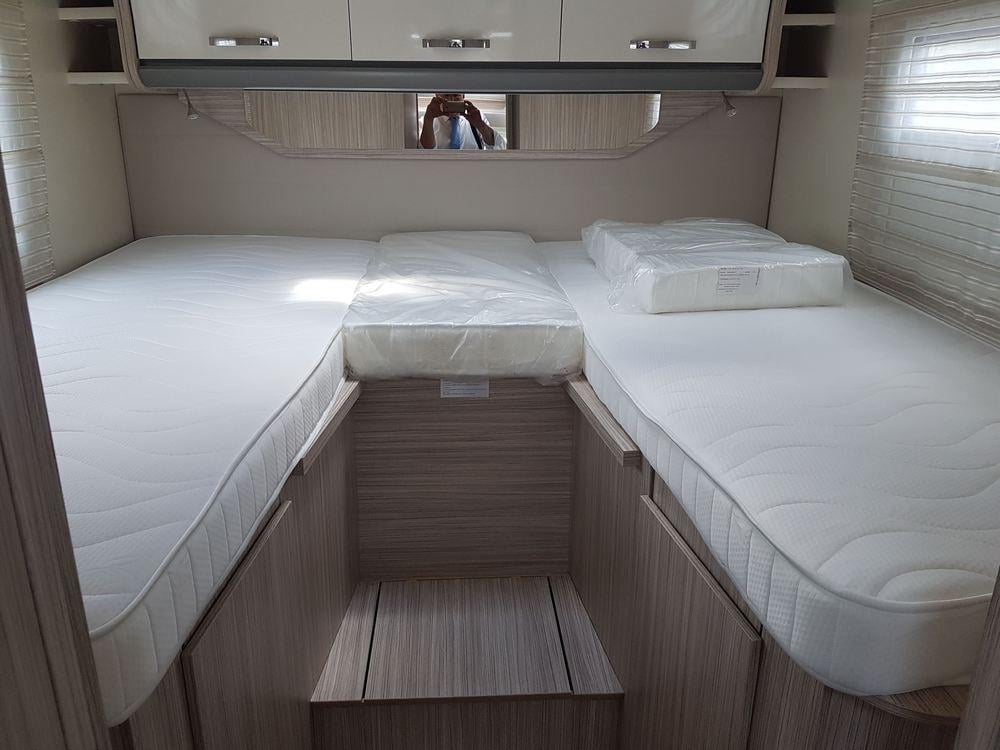 Elnagh T-Loft 530 2019 - Lengtebedden - Automaat - Fietsendrager op chassis