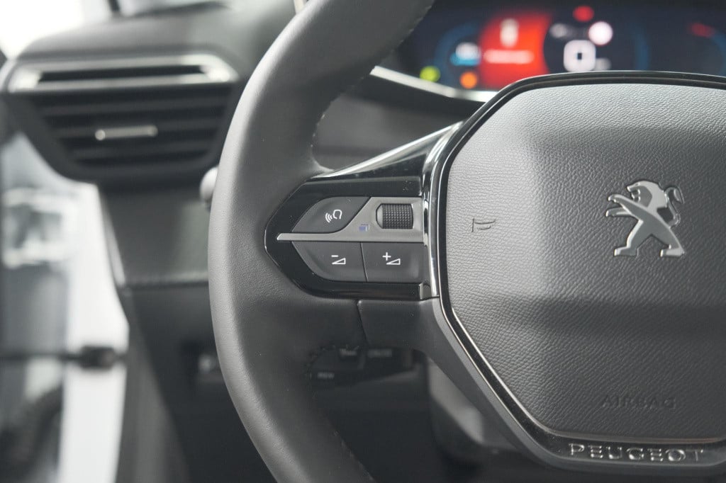 Peugeot 208 puretech 100 allure | adaptieve cruise control | camera | apple