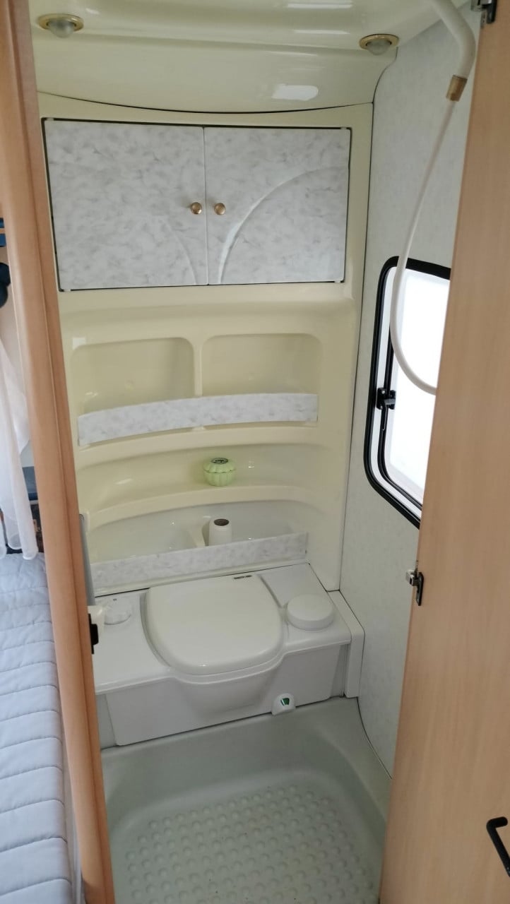 Hobby 440 (2000) met als nieuwe voortent