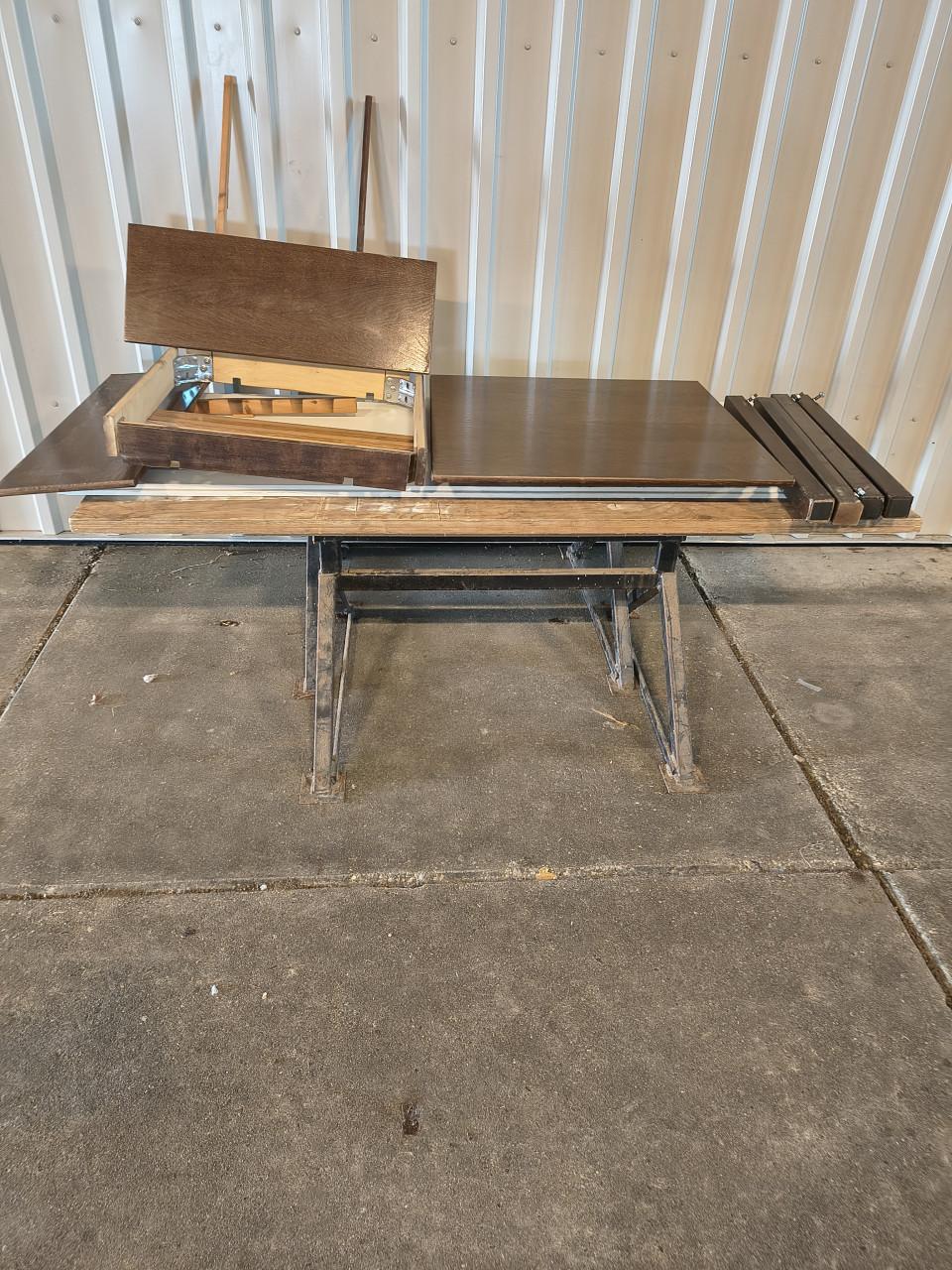 Tafel met 2 stoelen