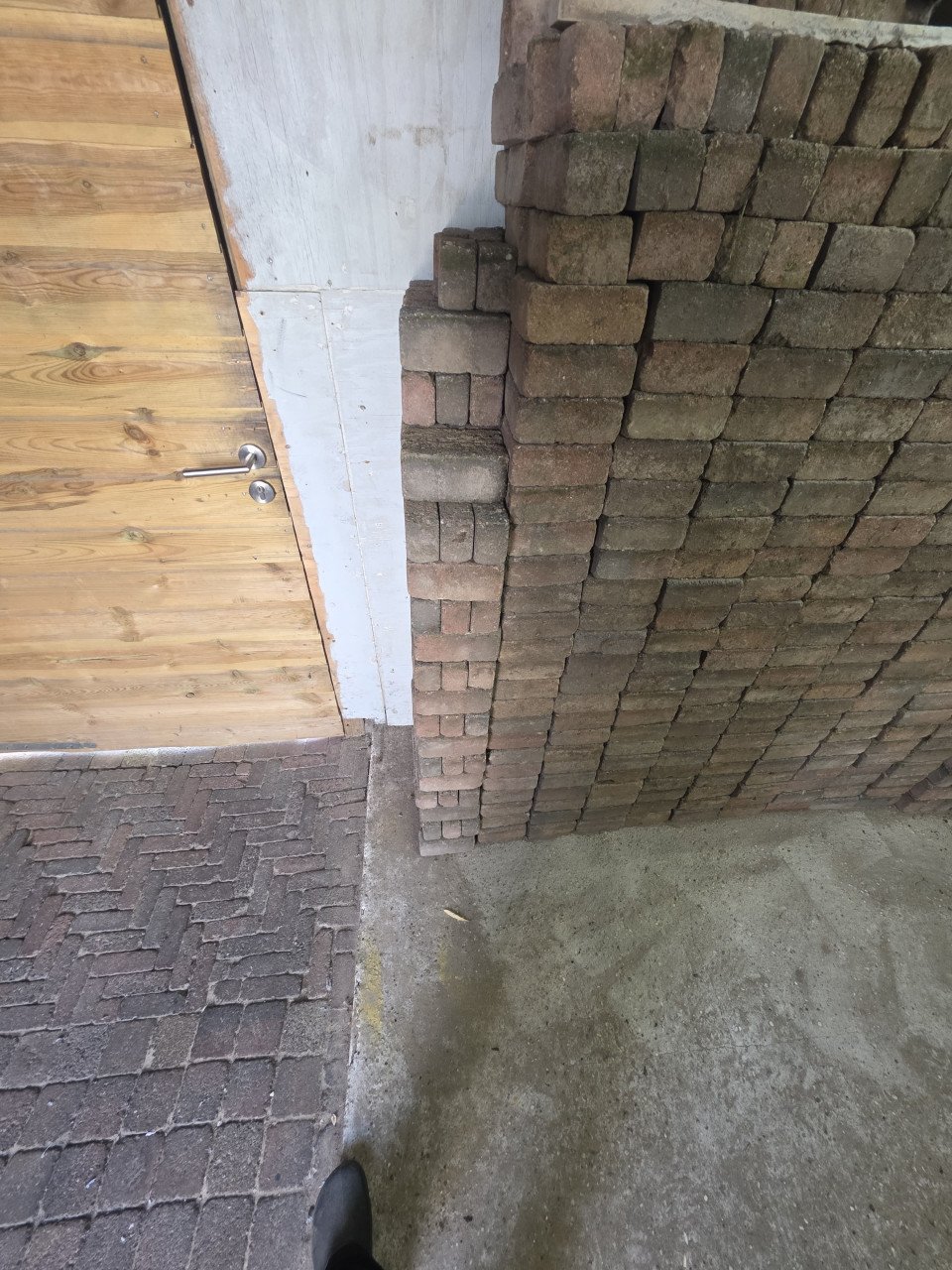 Gratis op te halen koppelstone 13,5x13,5 en 13x5  klinkers