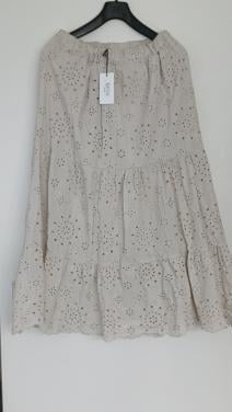 Lange rok, kleur crème. Nieuw. Maat 42/44. Merk Nieuw Collection.