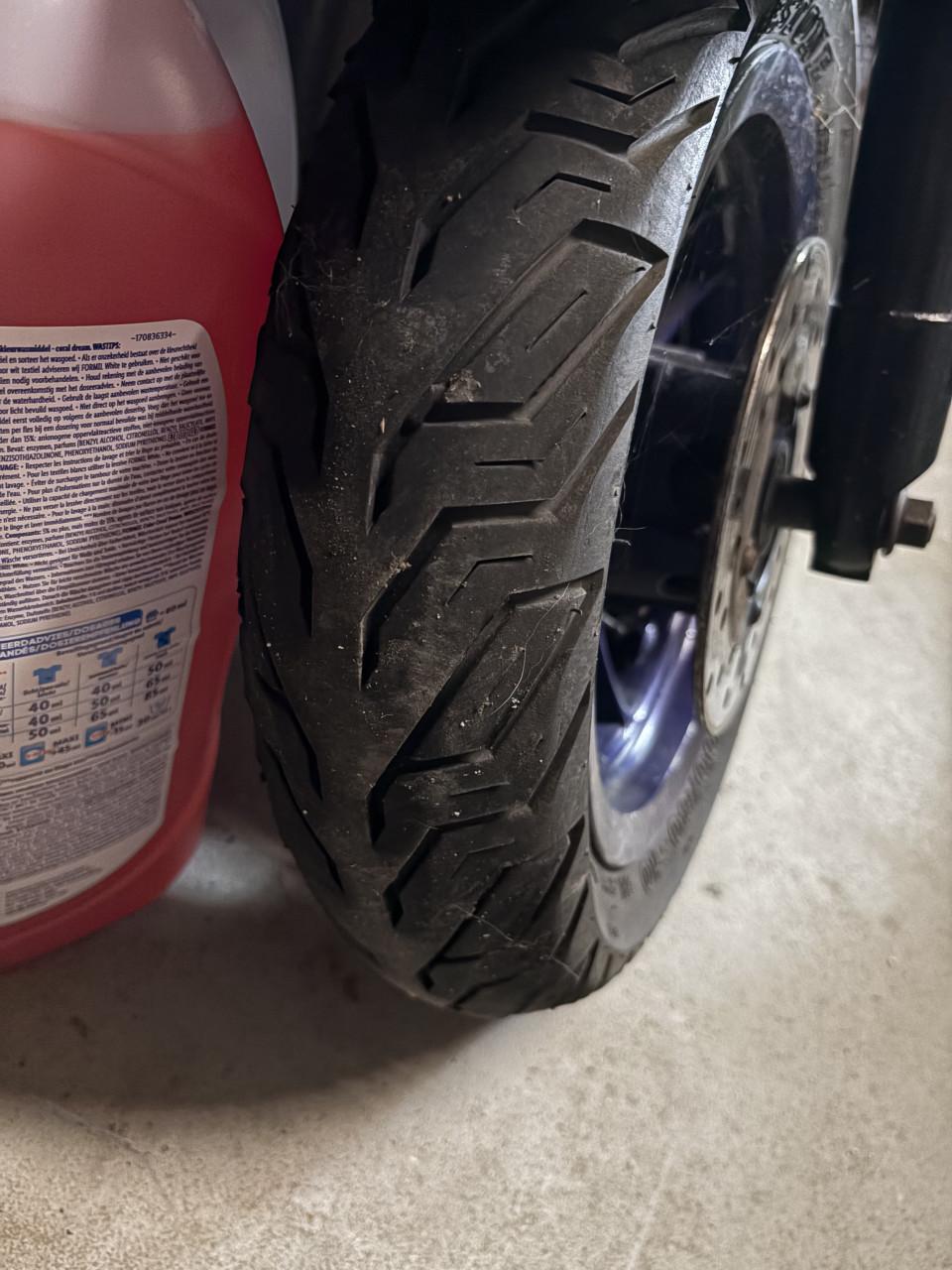 Piaggio Zip paarse voorvelg