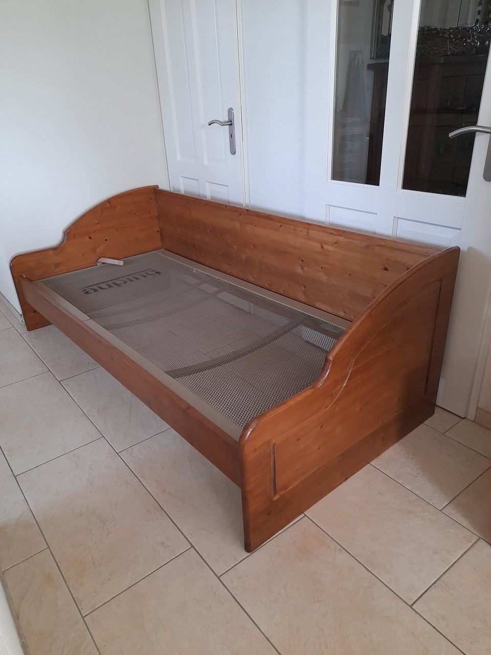 1 persoons bed 90 x 200 ( in goede staat ) met verstelbare Auping bodem!