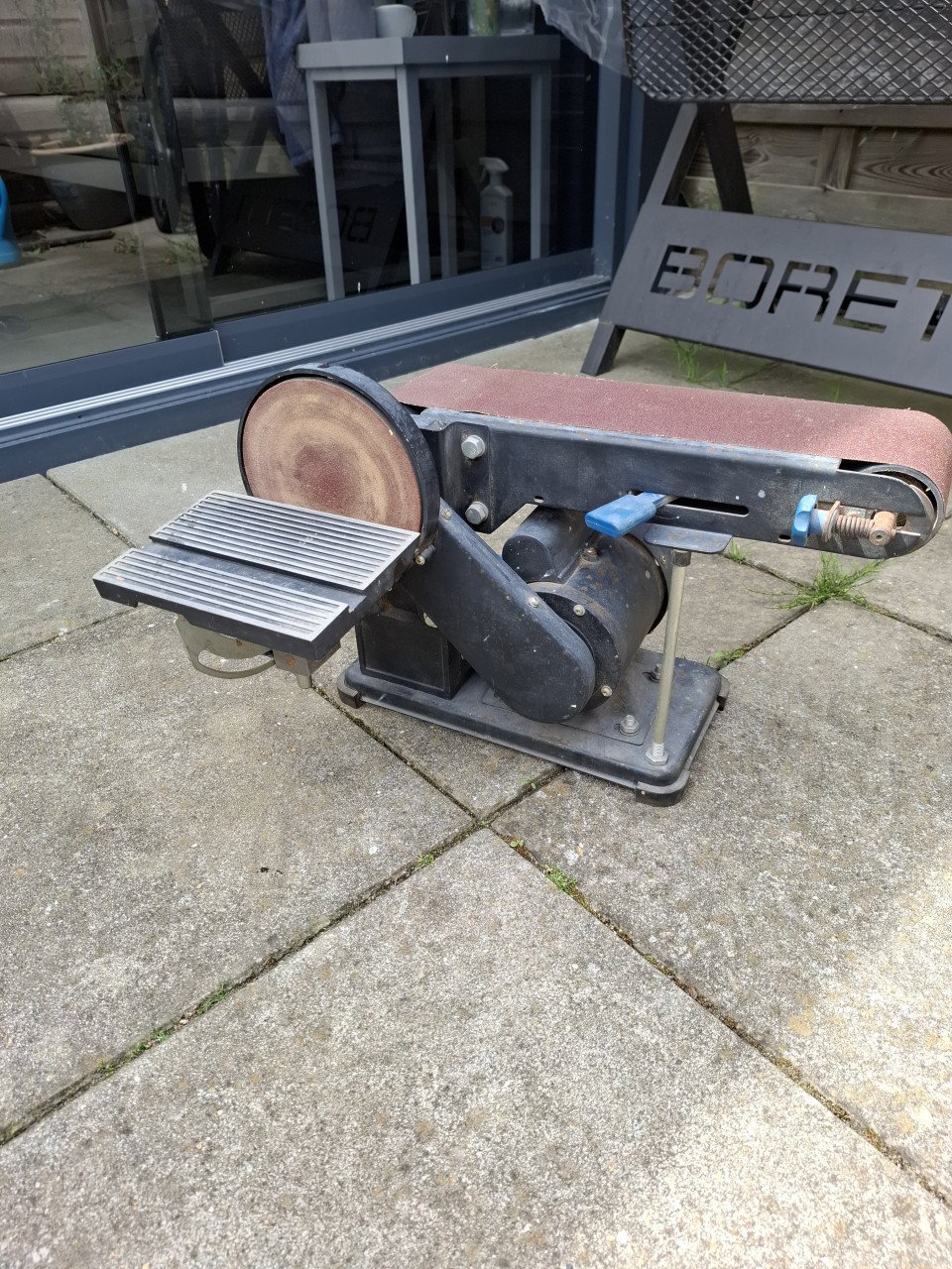 Krachtige bandschuurmachine van Ferm