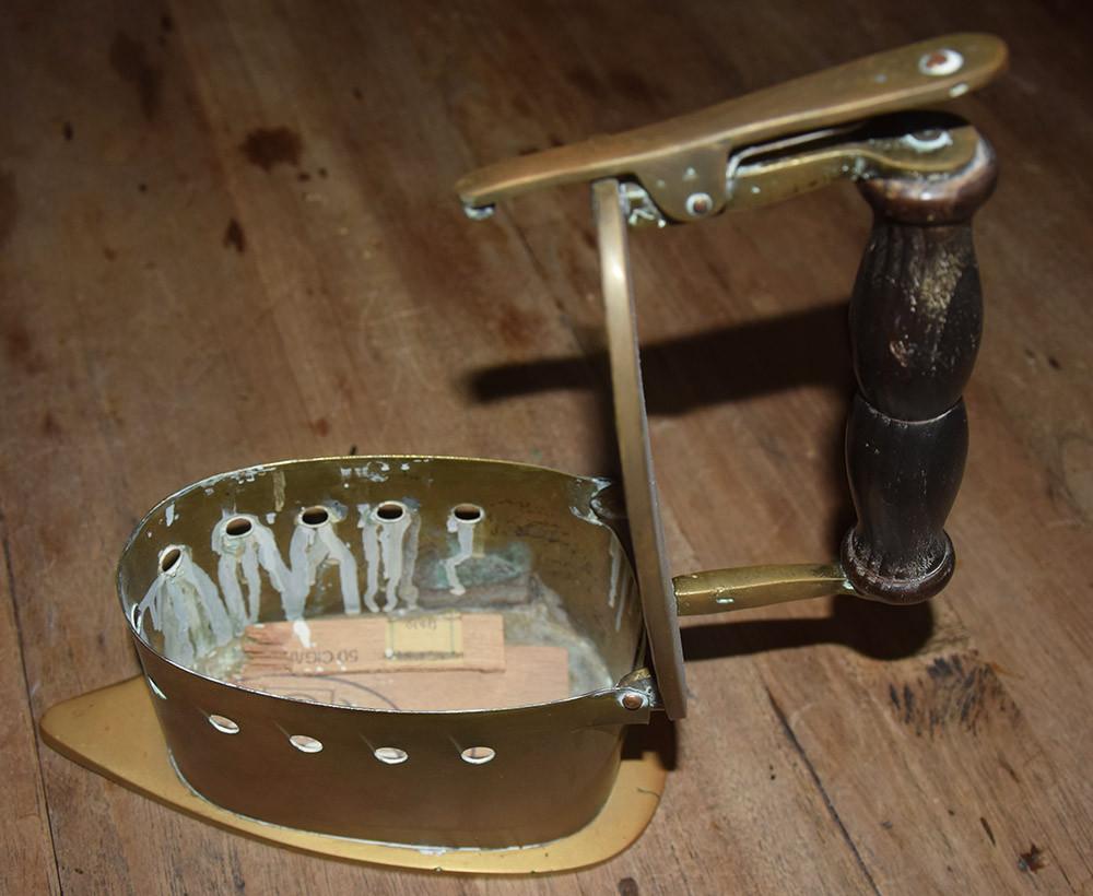 *~* Oude broccante strijkbout /strijkijzer *~* Nostalgisch