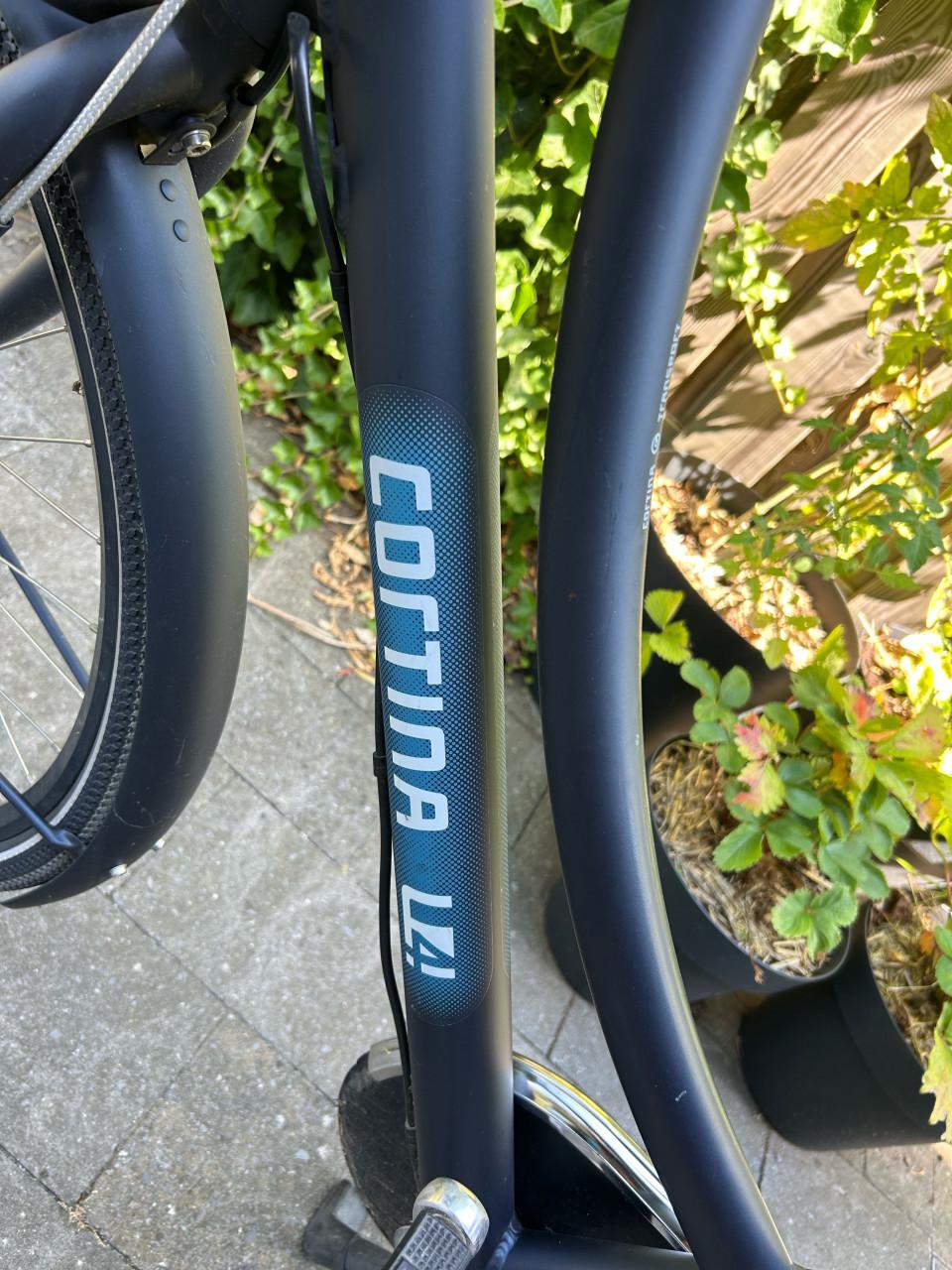 Cortina u4 transportfiets met krat en tasdrager