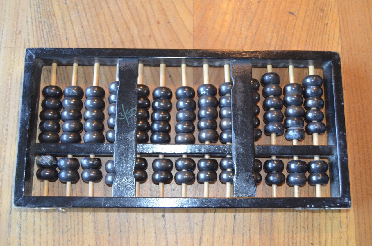 Houten Abacus met koperen beslag