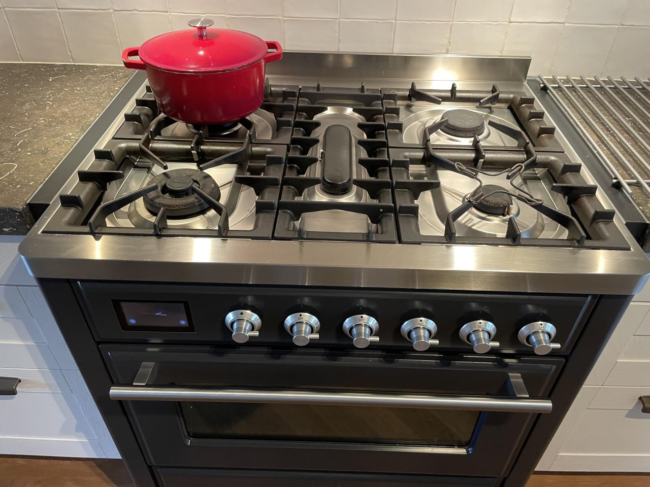 Gasfornuis met 90 cm. Elektrische oven (Ilve Majestic Techno 90 gas)