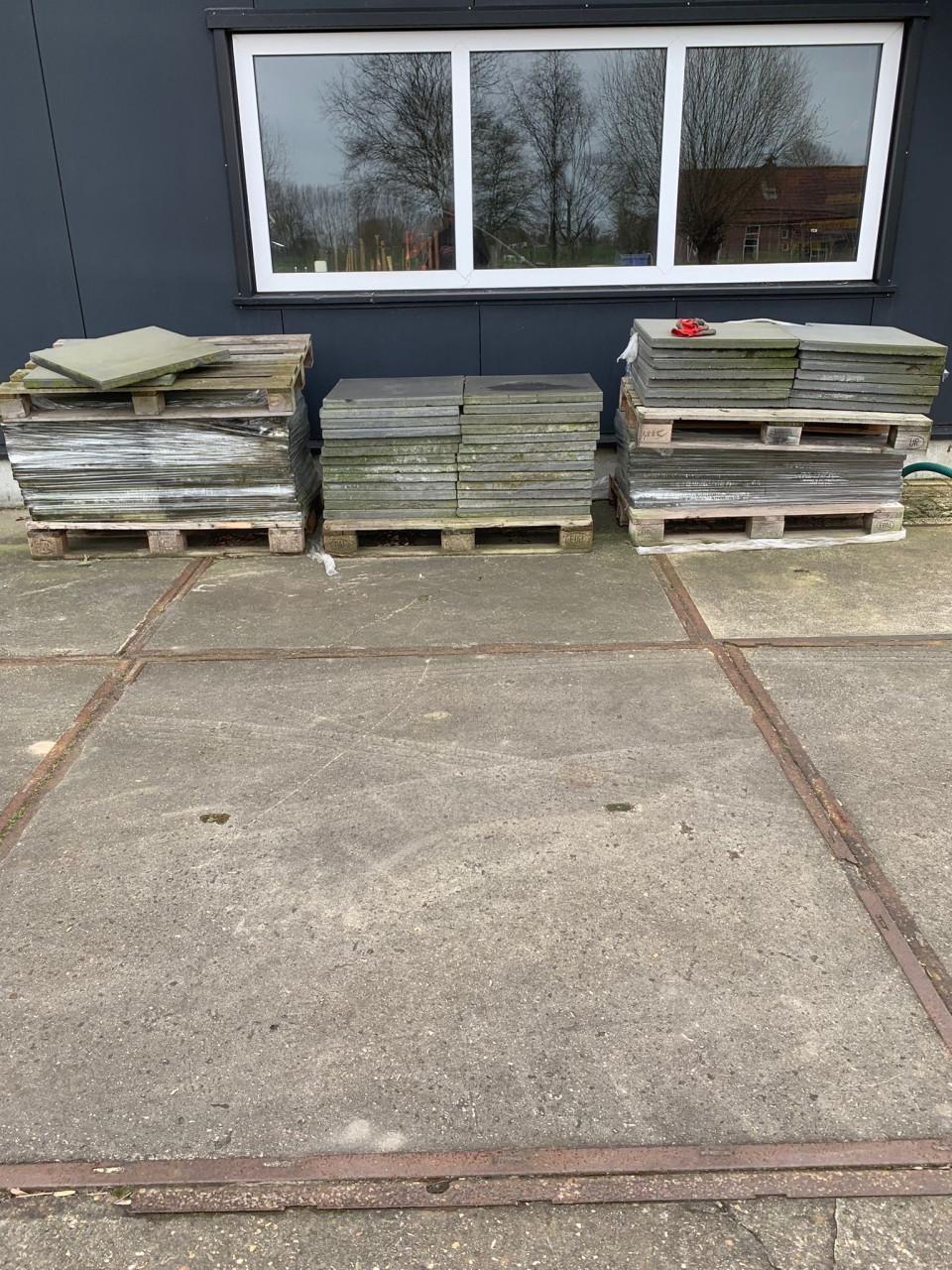 Betontegels 60x60 antraciet 28m2