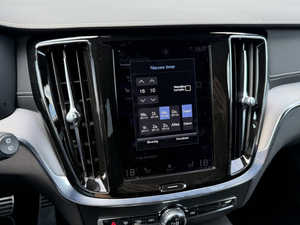Volvo V60 t6 340pk recharge r-design| panodak| adap.cruise| 360 camera