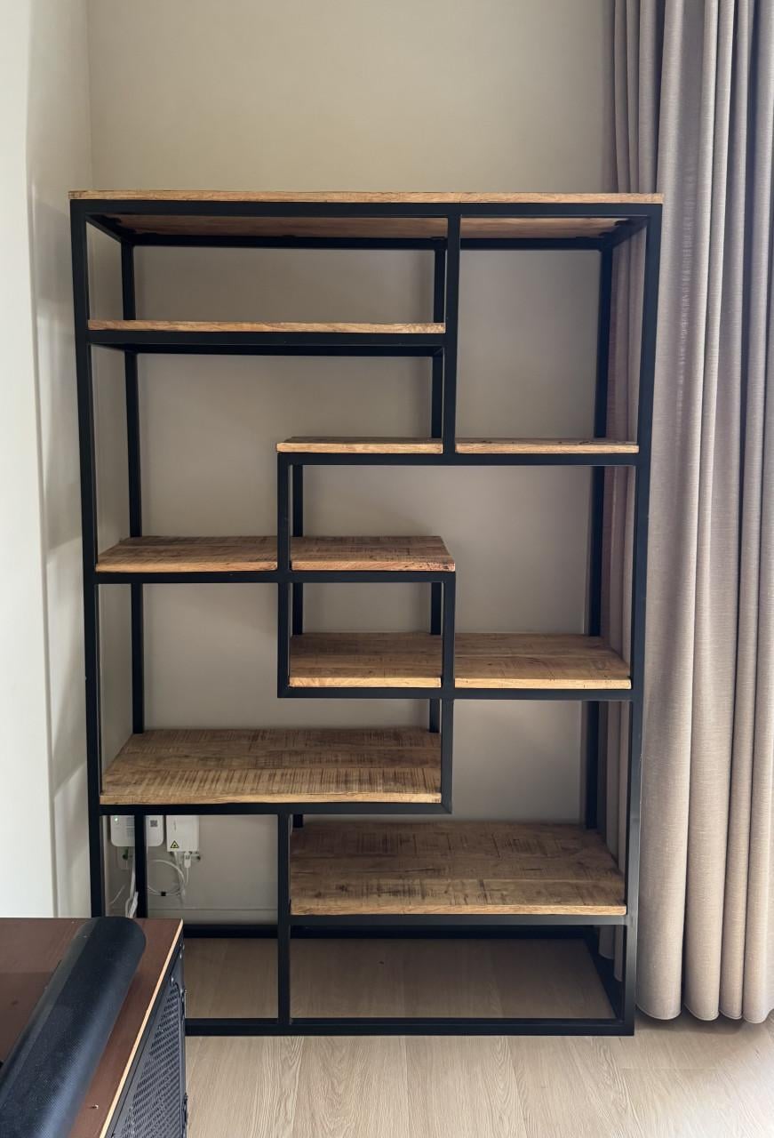 Wandmeubel Kyan – Industriële room divider / boekenkast