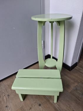 Set van een planten en vensterbanktafeltje