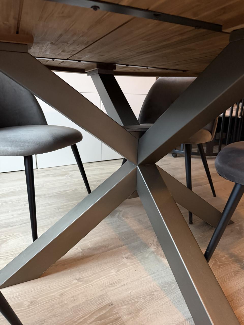 Tafel plus 4 stoelen