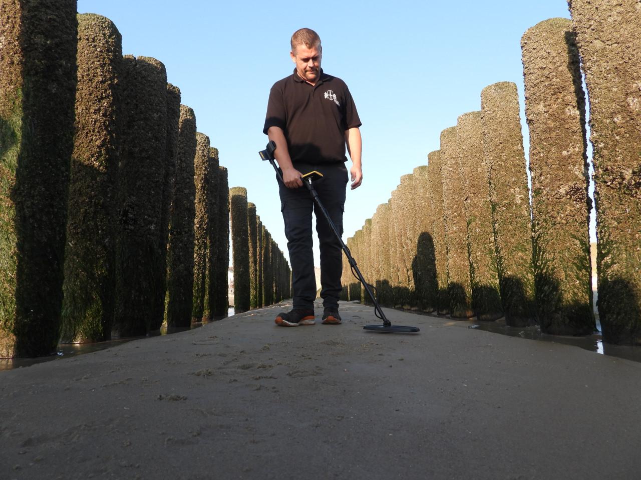 Strand activiteiten metaaldetectie