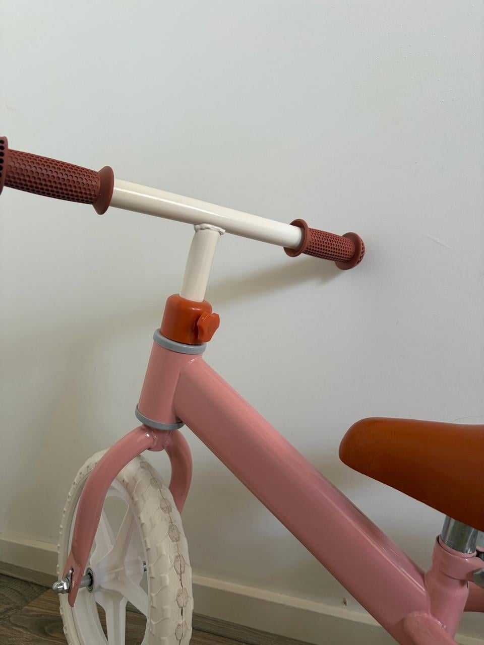 Roze loopfietsje