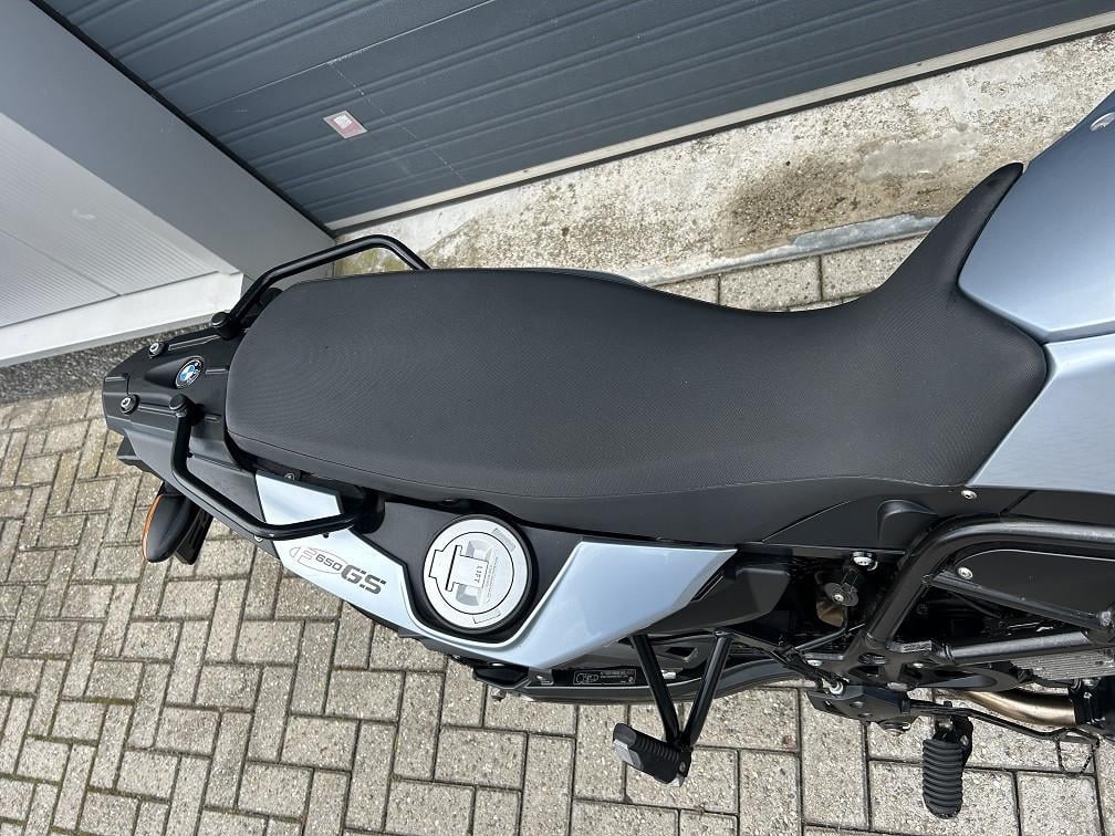 In nieuwstaat zijn de BMW F650GS uit 2008 met slechts 12809 km!! €4950,-