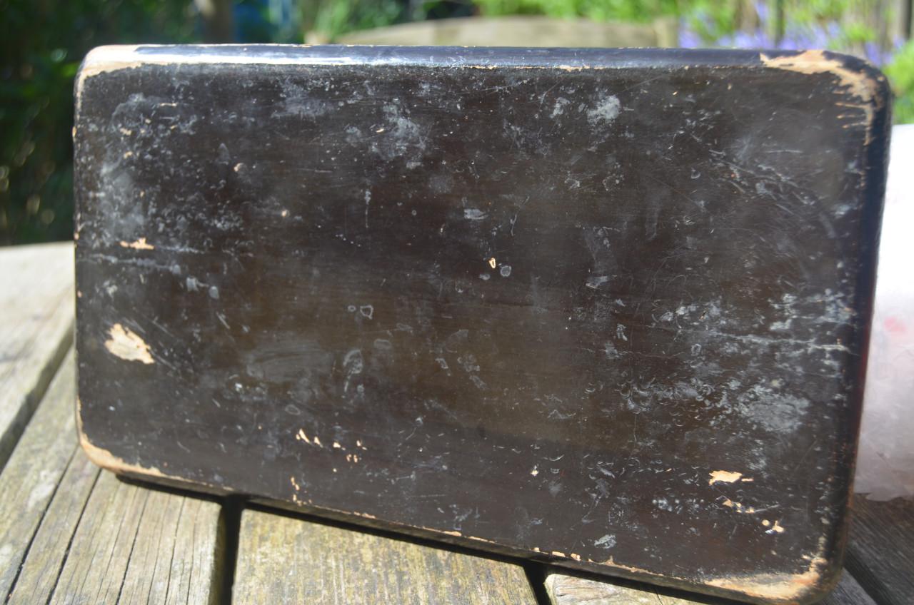 Laque dienblaadje, hout.