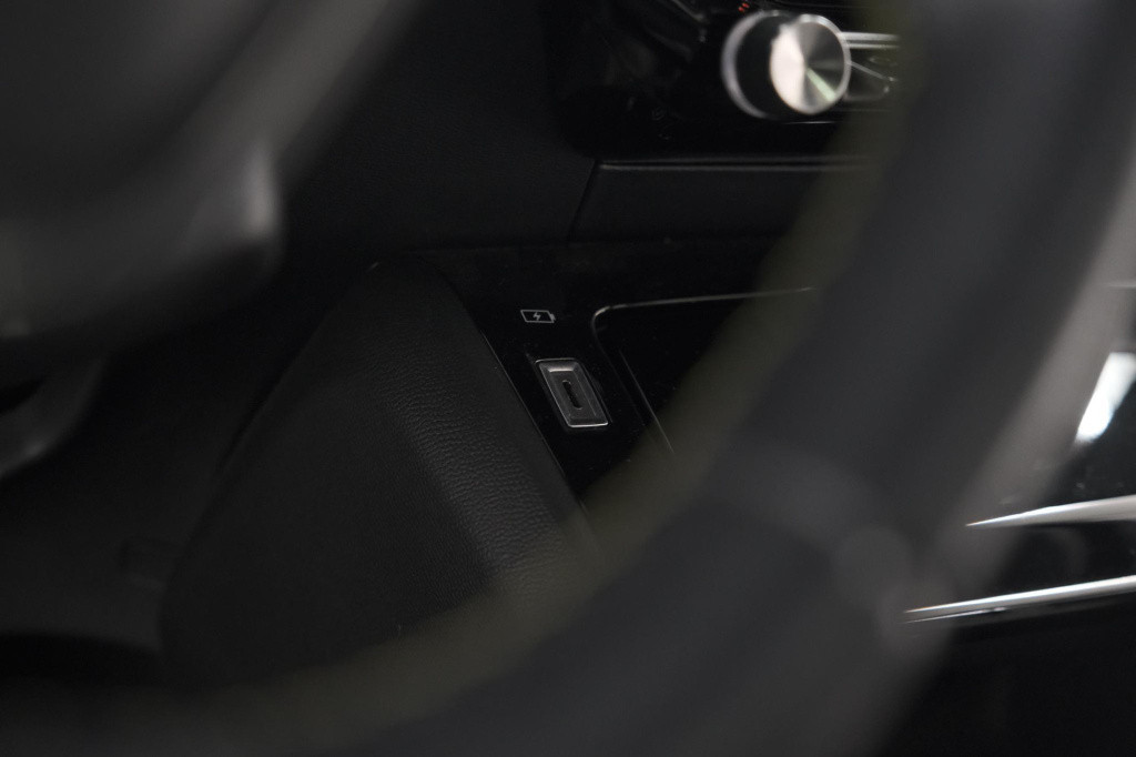 Peugeot E-2008 ev gt pack 50 kwh | schuif-/kanteldak | adaptieve cruise con