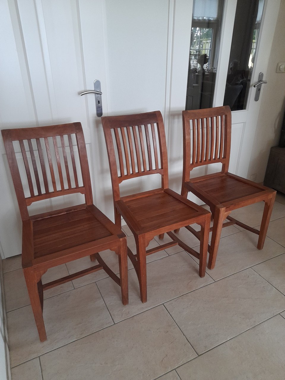 3 Teak houten stoelen ( in goede staat )