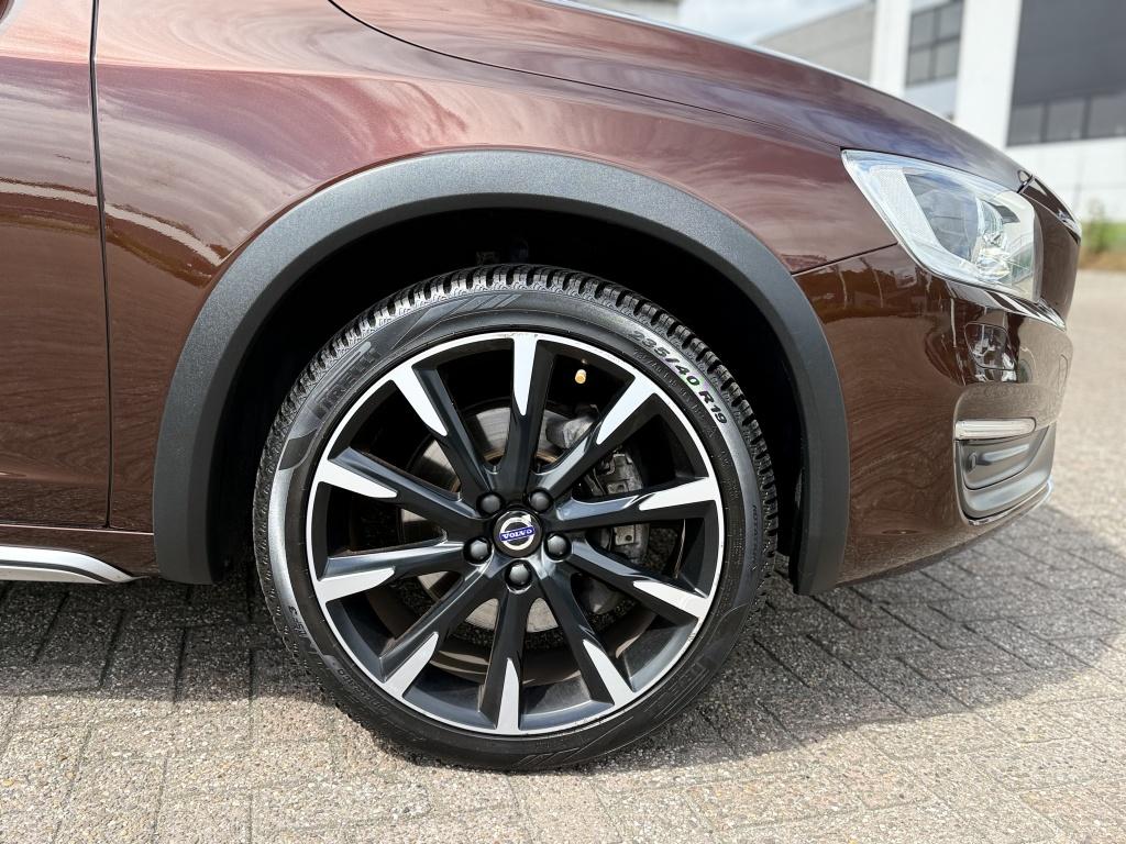 Volvo V60 cross country t5 245pk summum| opendak| trekhaak| adap.cruise| ca
