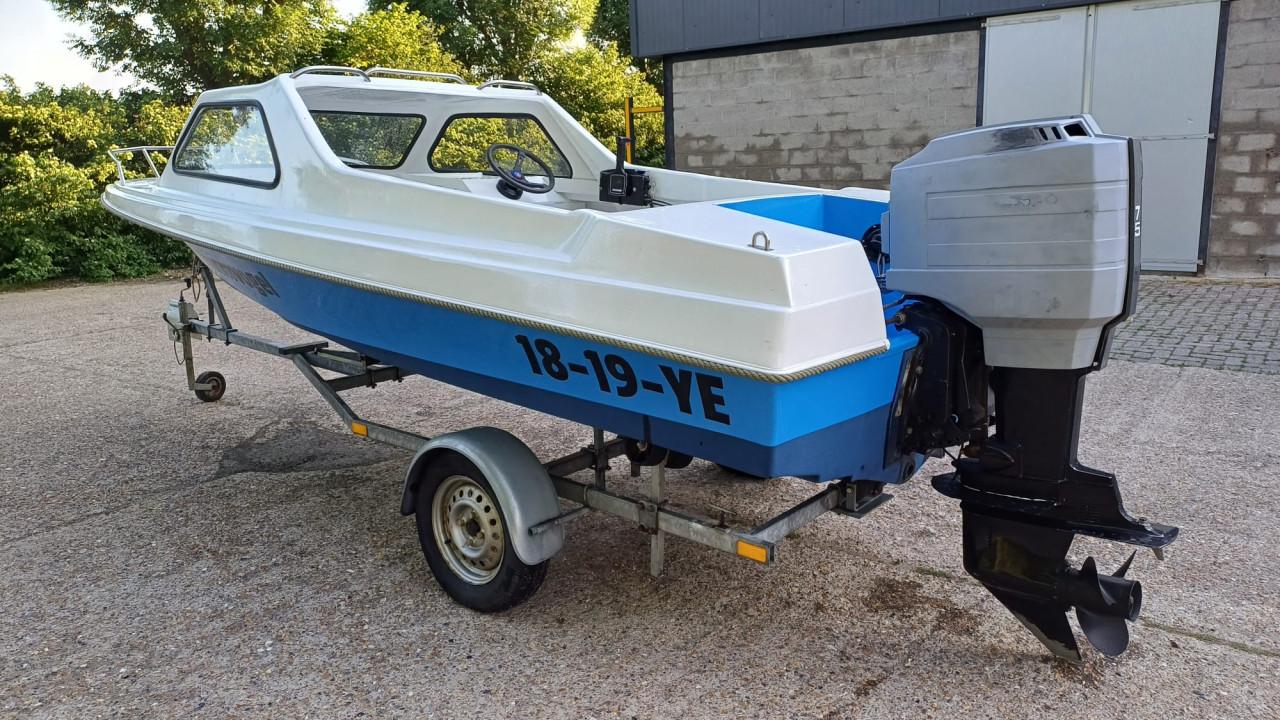 Motorboot