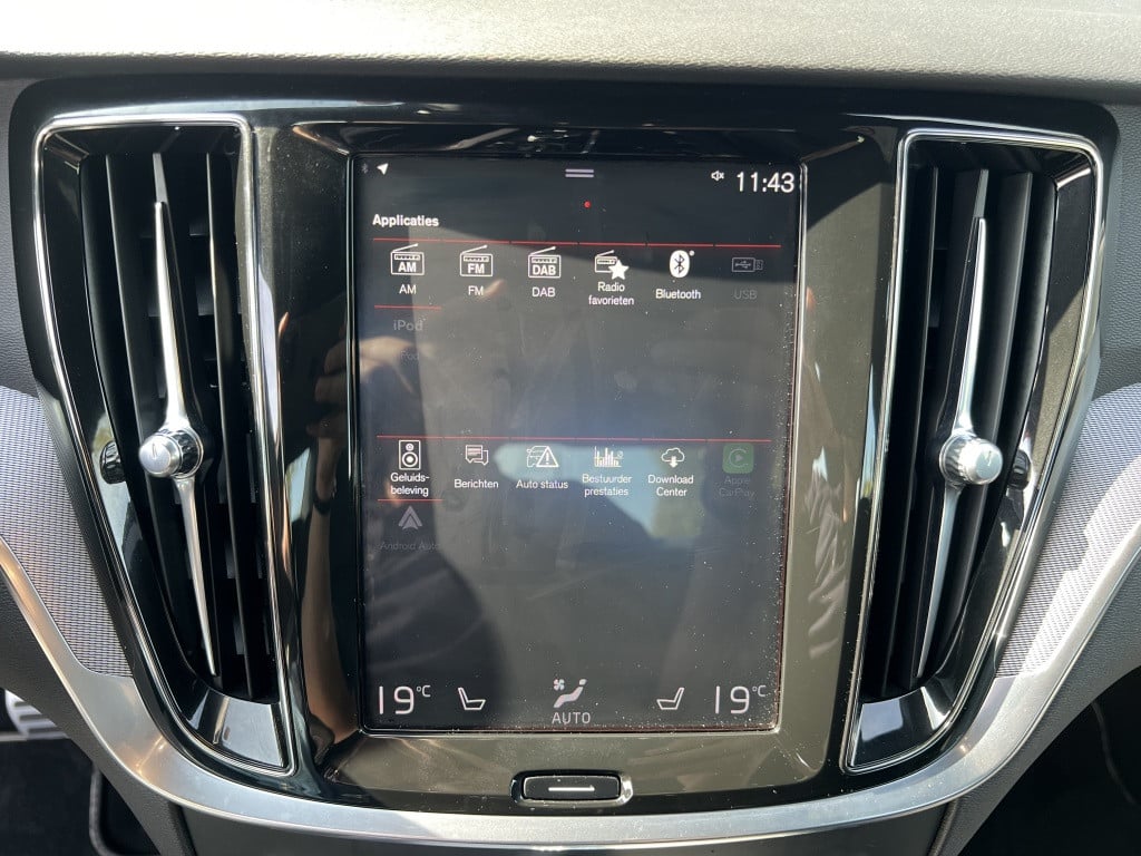 Volvo S60 t5 254pk aut8 r-design| panodak| adap.cruise| trekhaak| camera