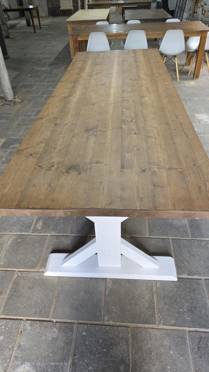 280 cm lange landelijke tafel met 10 stoelen