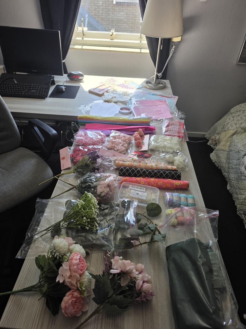 Veel Kunstbloemen enz!! voor hobby