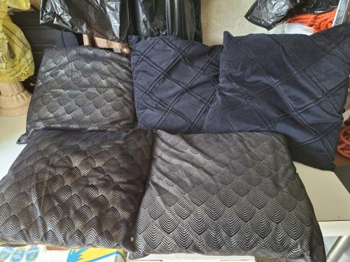 Te koop 5 sierkussentjes